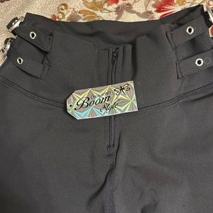 Black leggings. One size . Made in Colombia good quality